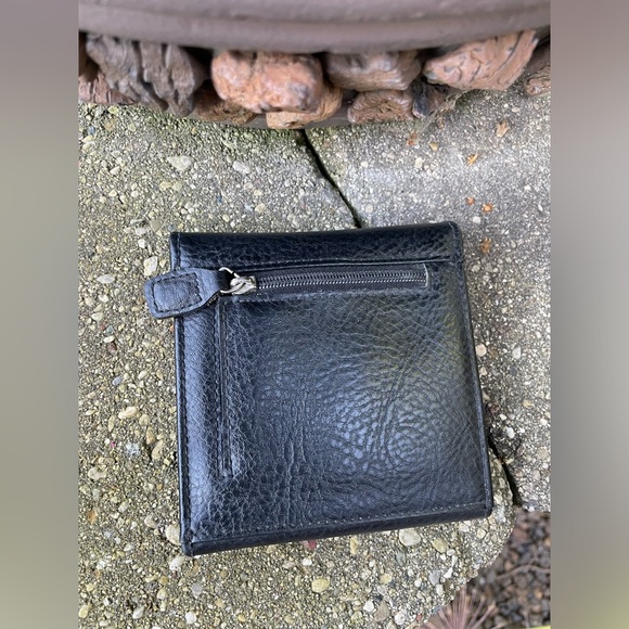 LIZ CLAIBORNE Wallet / Small Purse / Clutch. Black Leather. Foldaway. - Picture 13 of 13